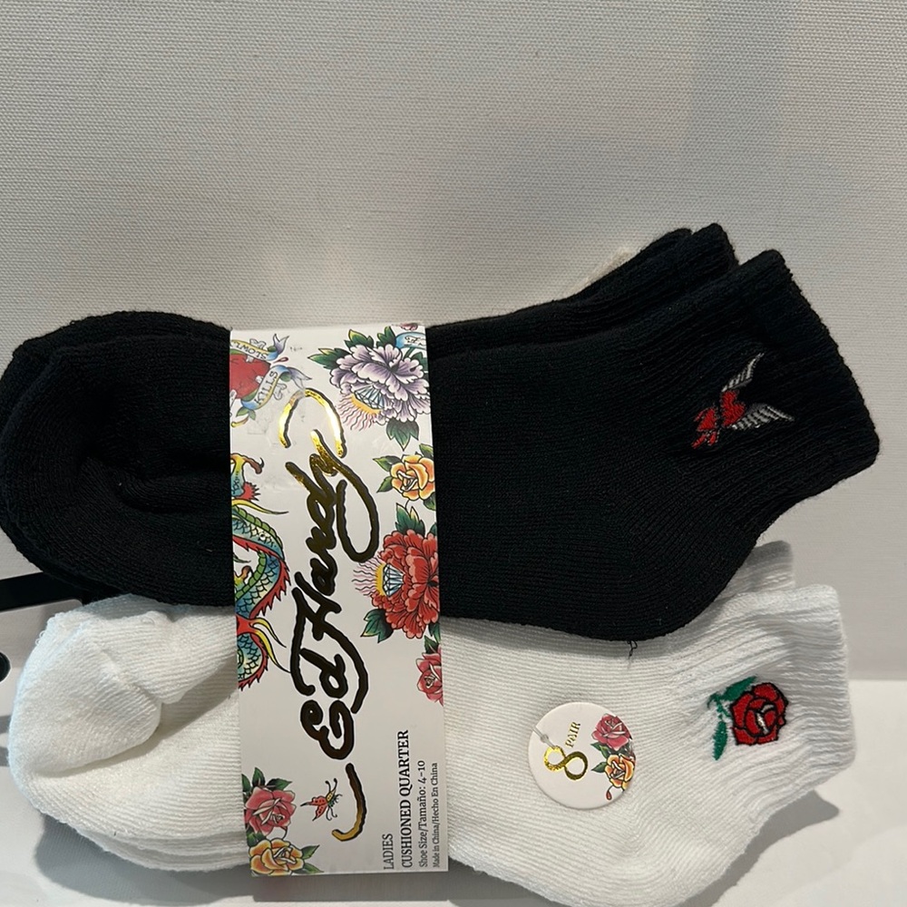 NWT Ed Hardy (8) Pairs Ankle High Ladies Cushioned Quarter Socks. Fits Size 4-10